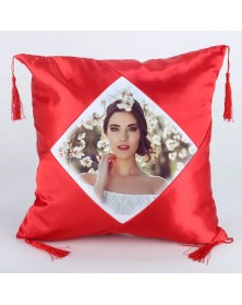 Наволочка 40х40 с белым ромбом и кисточками красная..