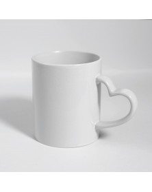 Кружка белая, с фигурной ручкой сердце белая внутри и ручка стандарт 330мл.. Кружка белая, с фигурной ручкой сердце белая внутри и ручка стандарт 330мл..